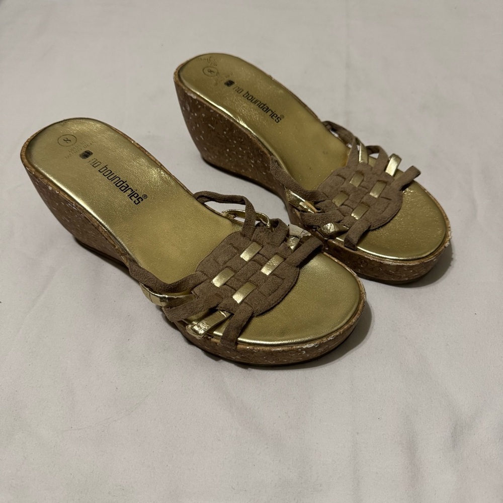 No Boundaries Women’s Wedge Sandals Size 8 – Gold & Tan Weave Slip-On